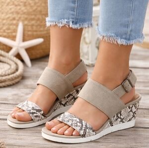 Jessica Cline NEW!! Ryleigh Snake Embossed, Wedge, Comfort Sandals. 7M